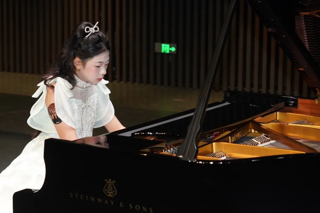 坚持很酷 | 全球超级金奖!数学、思维挑战、游泳、艺术……NKCS学子假期竞赛喜报